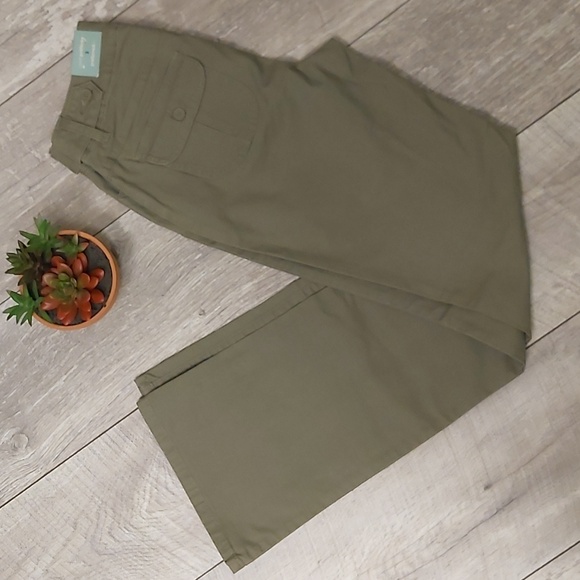 ๐๏ธ Reitmans Bootcut Olive Green Slacks - Picture 1 of 8